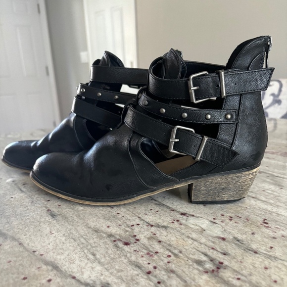 JustFab Women Morissa Black Ankle Boots - Size 10 - Picture 1 of 6